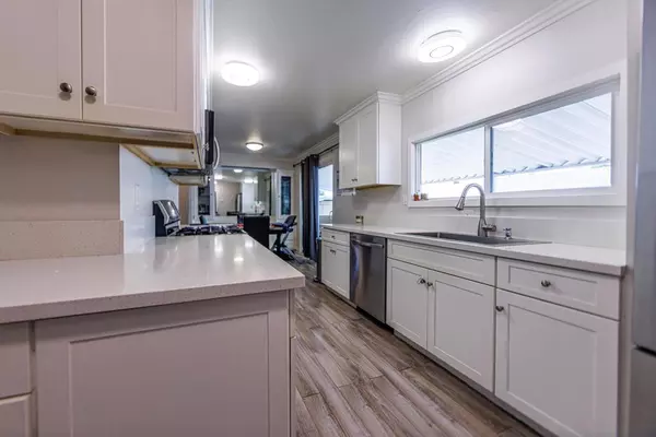 Palm Desert, CA 92260,43155 Portola AVE #77