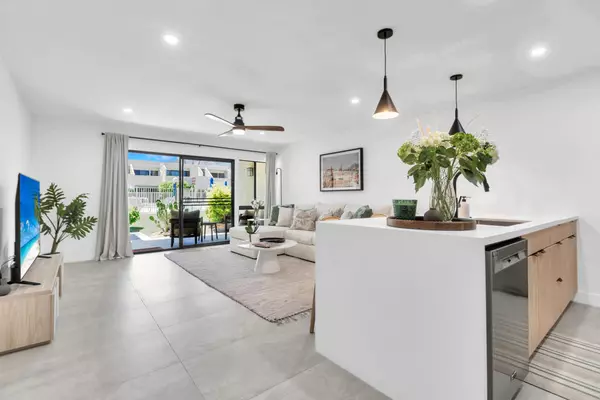1655 E Palm Canyon DR #115,  Palm Springs,  CA 92264