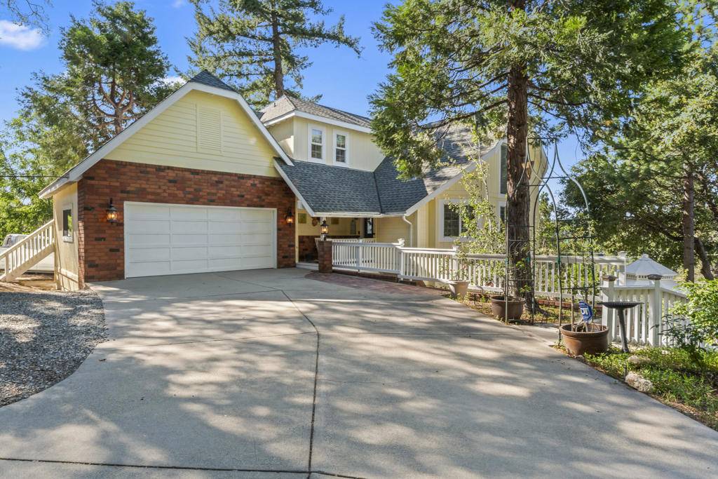 692 Zurich DR, Lake Arrowhead, CA 92352