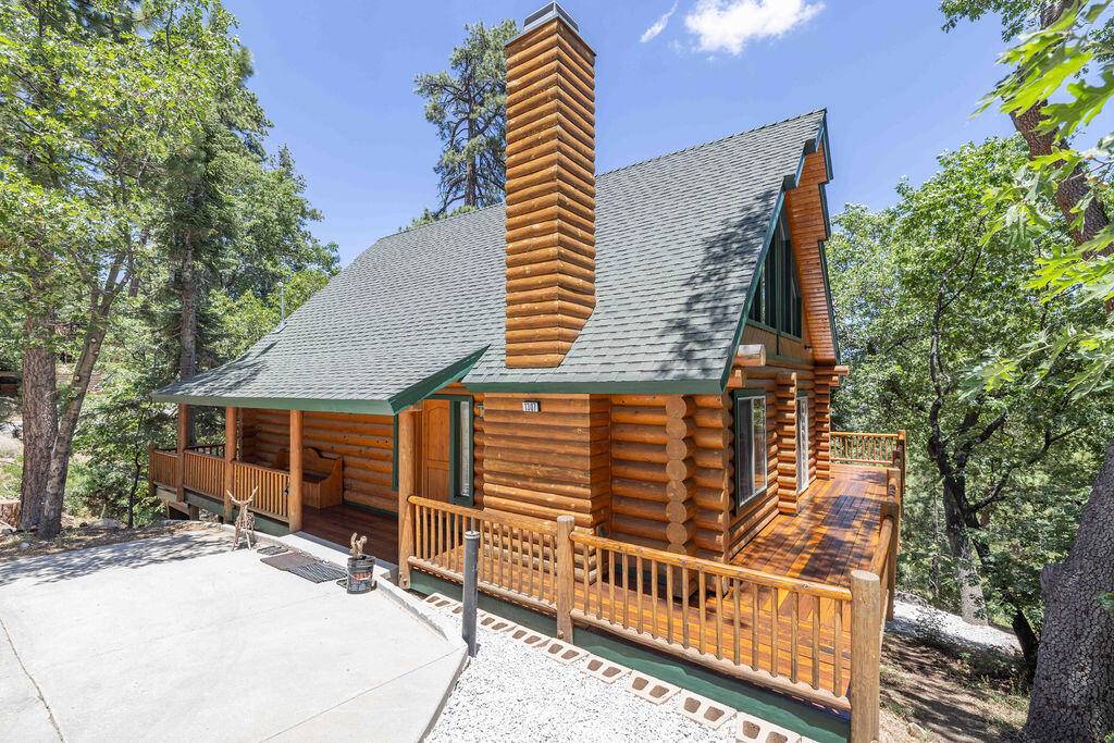 Big Bear, CA 92315,1307 Pigeon RD