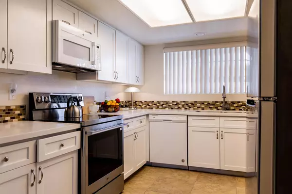 Palm Springs, CA 92264,500 S Farrell DR #L71