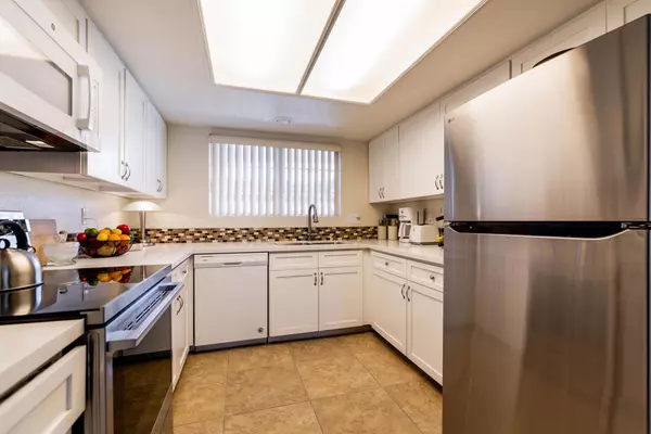 Palm Springs, CA 92264,500 S Farrell DR #L71