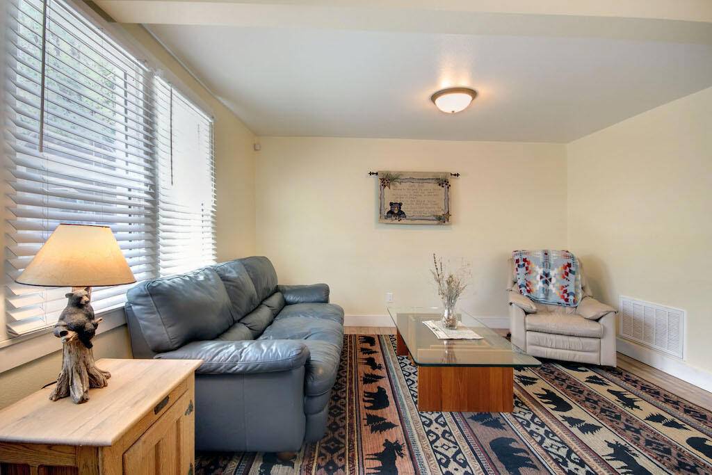 Sugarloaf, CA 92386,562 Vista AVE