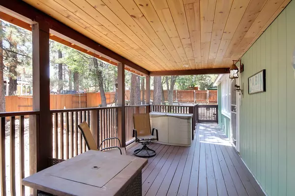 Sugarloaf, CA 92386,562 Vista AVE