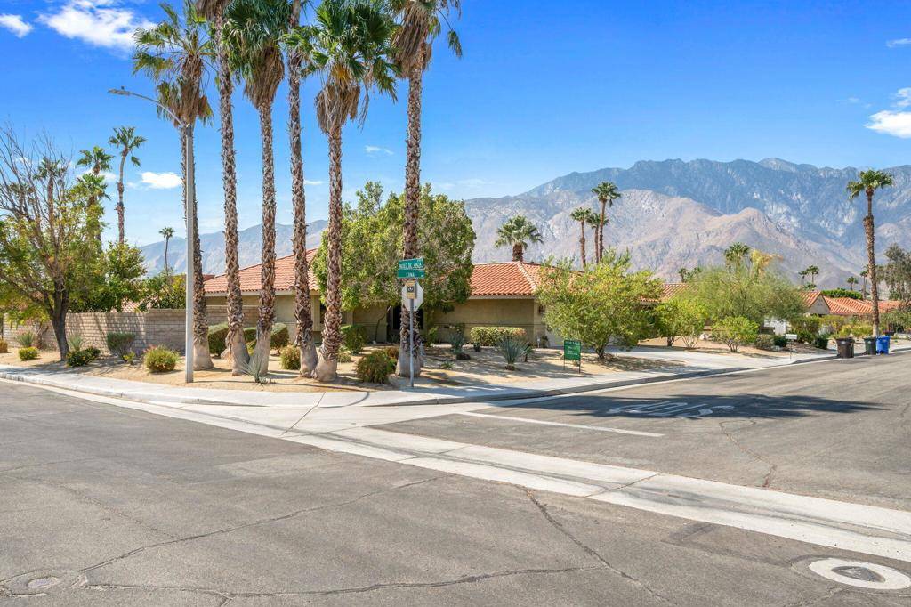1495 E Luna WAY, Palm Springs, CA 92262