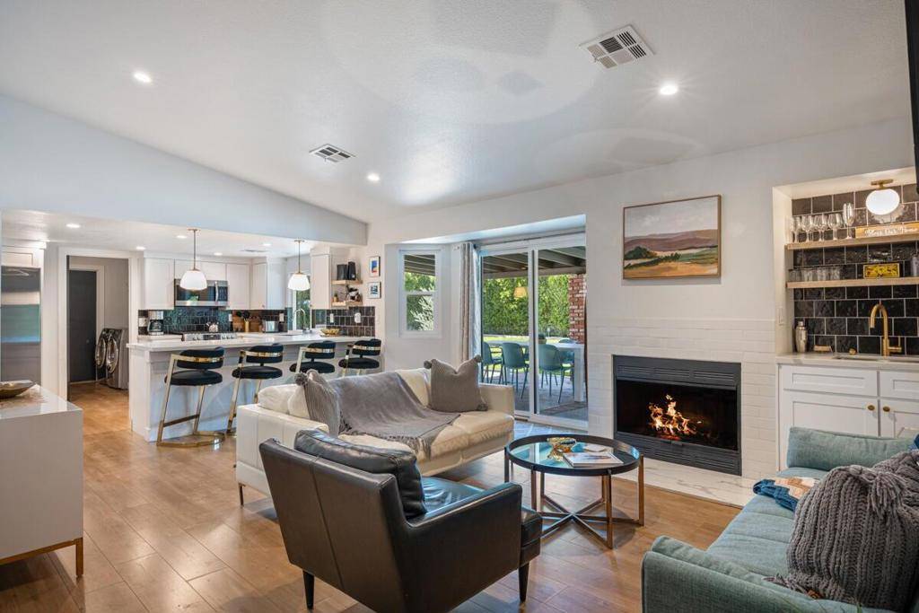 2241 N San Gorgonio RD, Palm Springs, CA 92262