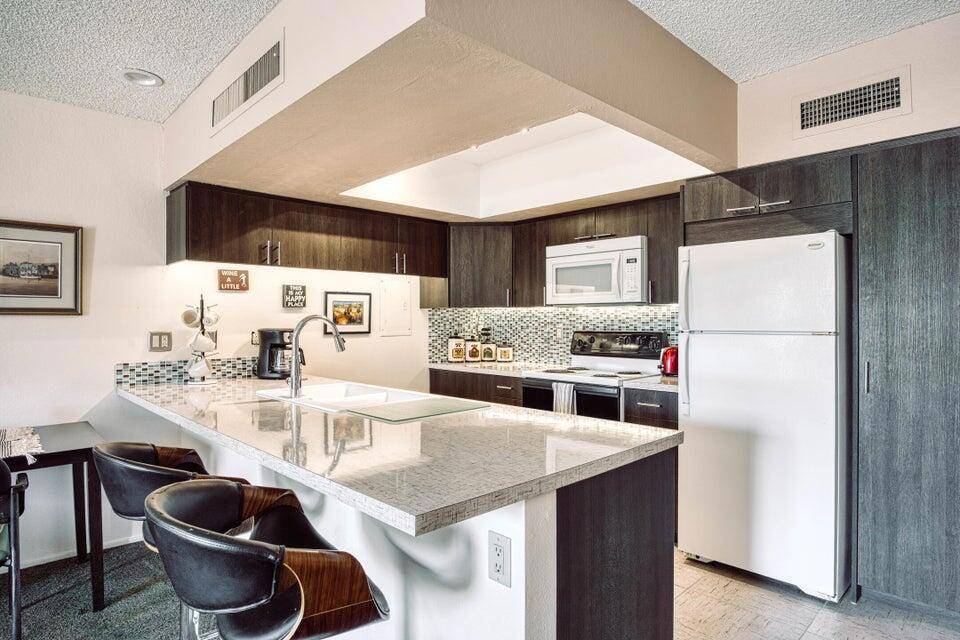 Palm Springs, CA 92264,1655 E Palm Canyon DR #116