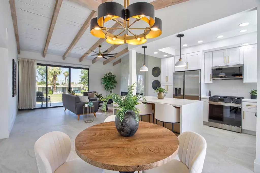 Palm Springs, CA 92262,842 N Calle De Pinos