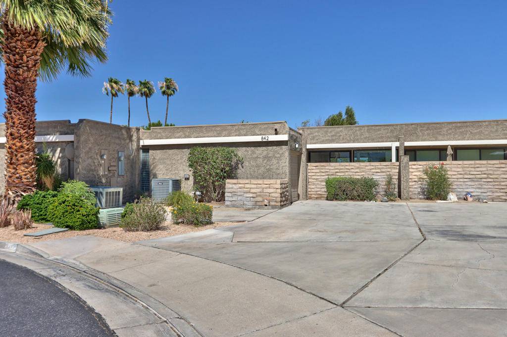 Palm Springs, CA 92262,842 N Calle De Pinos