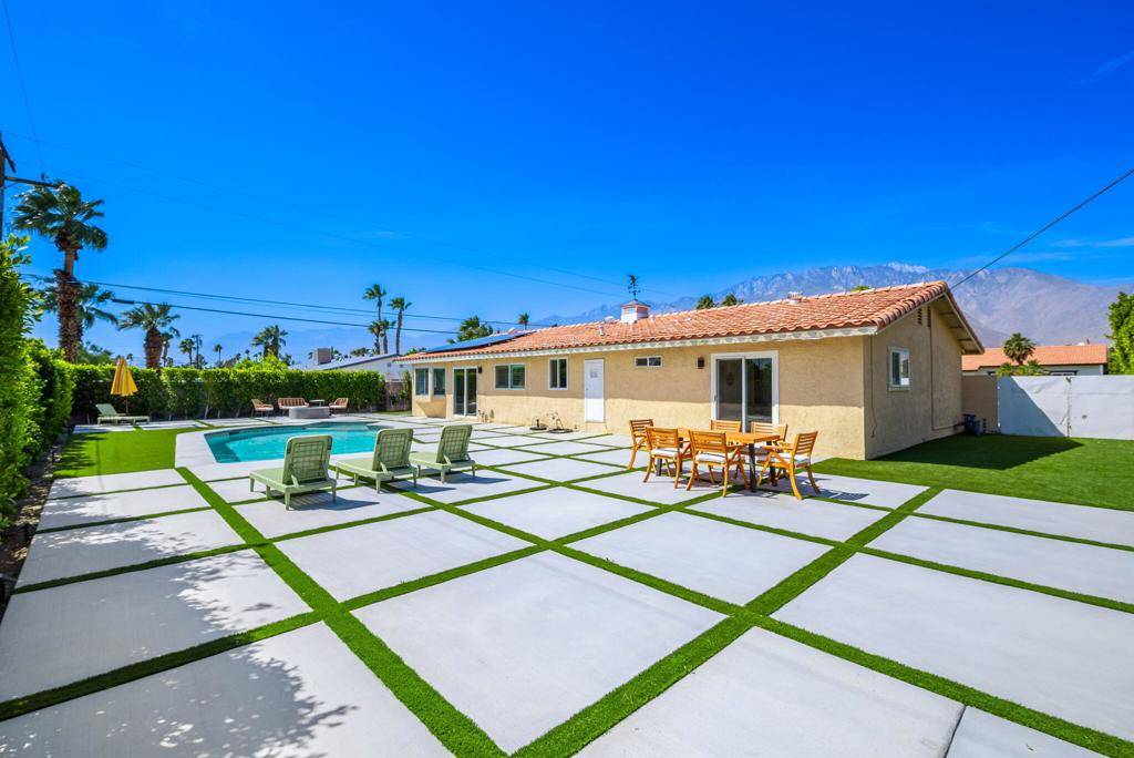 2240 N San Gorgonio RD, Palm Springs, CA 92262