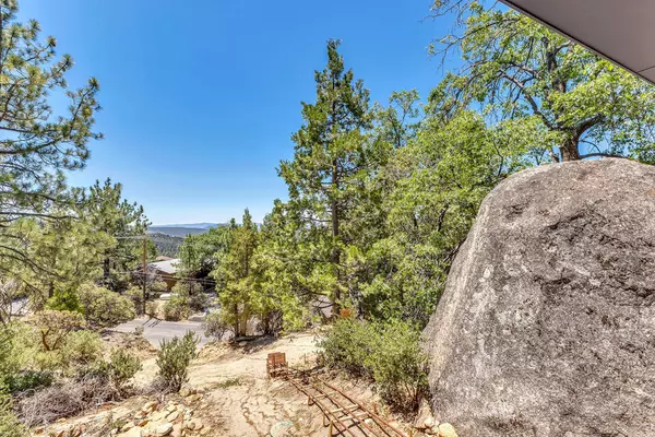 Idyllwild, CA 92549,54174 Ridge DR