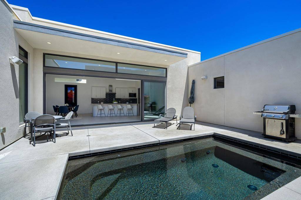 Palm Springs, CA 92262,584 Fountain DR