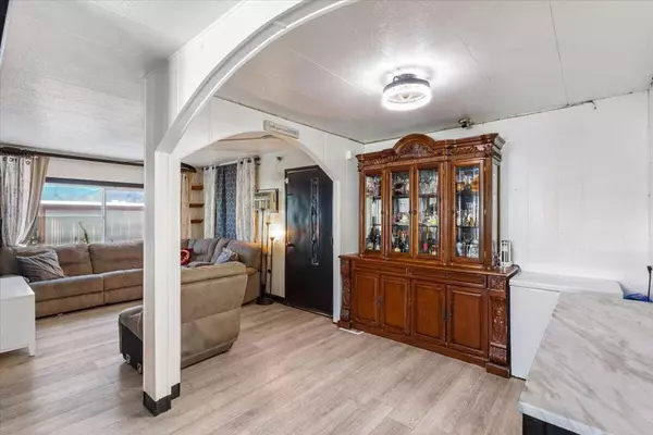 Palm Springs, CA 92258,17069 N Indian Canyon DR #42