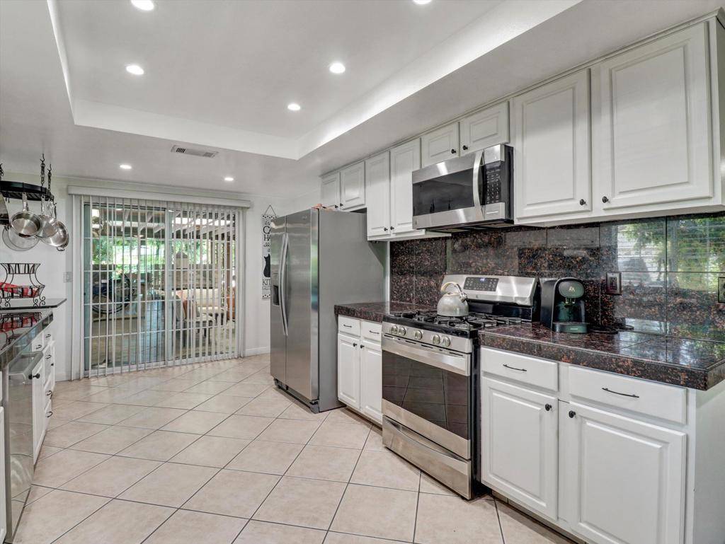 Palm Desert, CA 92260,43860 Carmel CIR