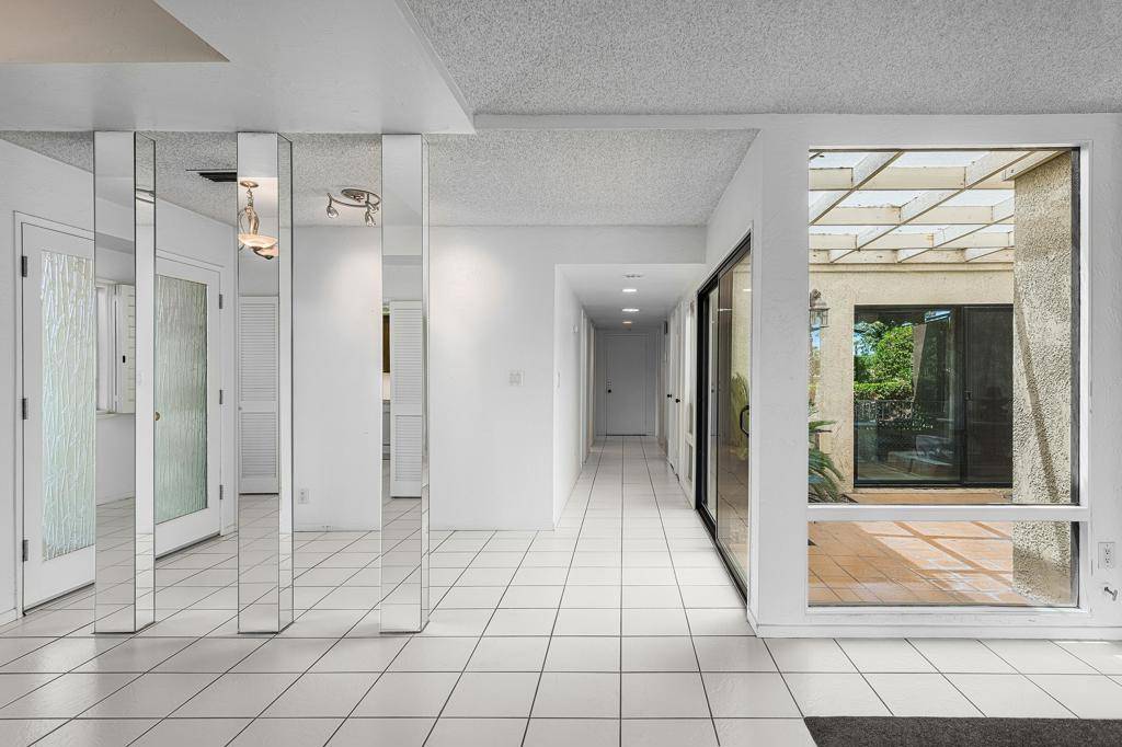 Palm Springs, CA 92264,2490 Oakcrest DR
