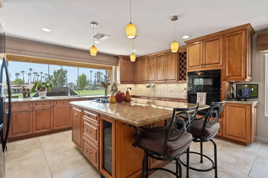 49 Camisa LN, Palm Desert, CA 92260