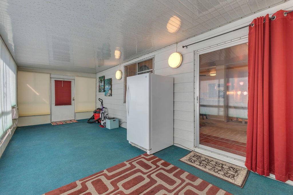 Palm Springs, CA 92264,137 Camarillo ST