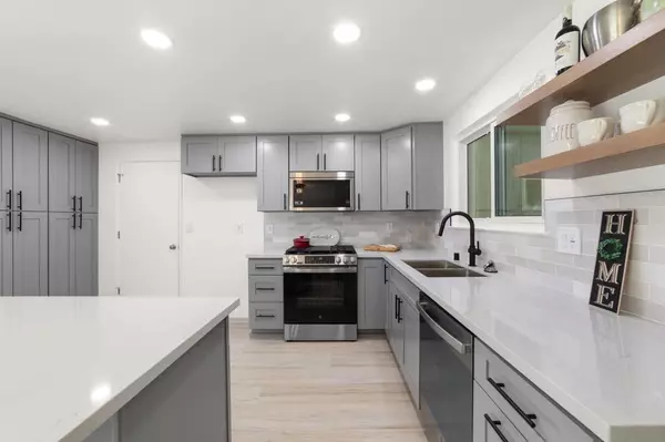 Placentia, CA 92870,1712 Steinbeck ST