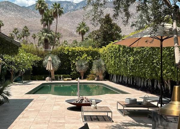 1094 E Deepwell RD,  Palm Springs,  CA 92264