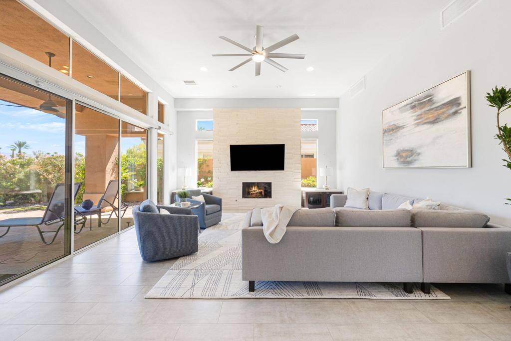 Palm Desert, CA 92211,461 White Horse TRL
