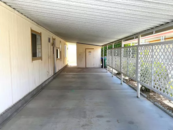 Palm Desert, CA 92260,42585 Granite Pl