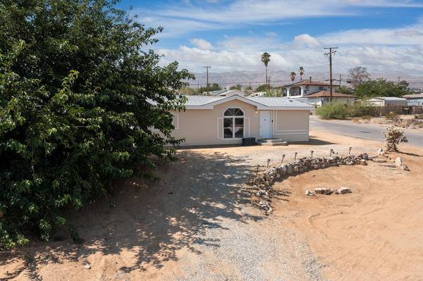 Joshua Tree, CA 92252,61581 Granada DR
