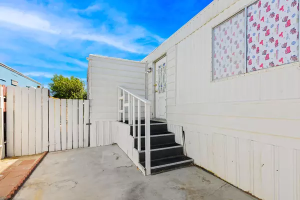 Desert Hot Springs, CA 92240,15687 Palm Drive #108