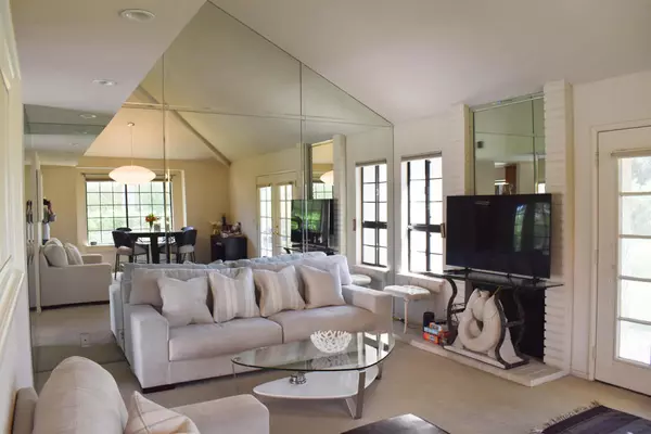 Palm Desert, CA 92211,113 Vitoria LN