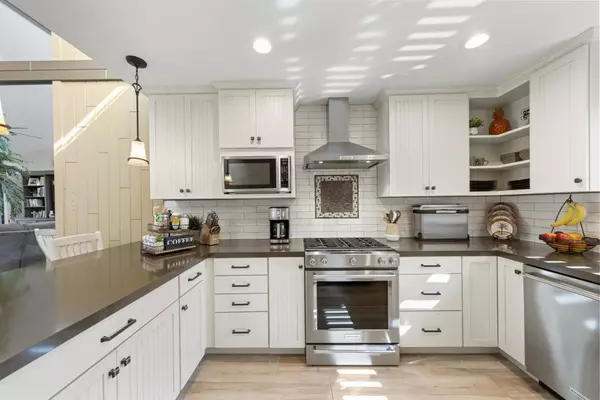 111 Juan CIR, Palm Desert, CA 92260