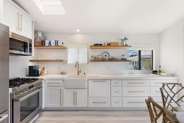 Newport Beach, CA 92663,37 El Paseo ST