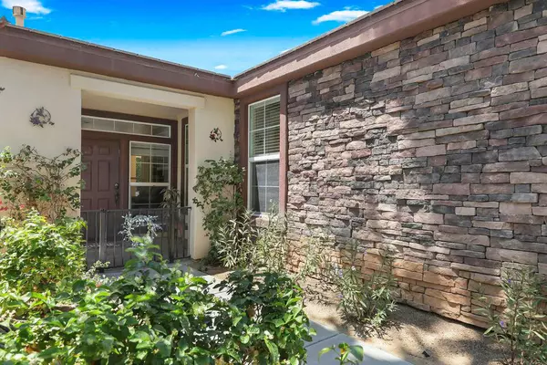La Quinta, CA 92253,60755 Living Stone DR