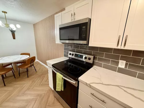 Palm Springs, CA 92262,2875 N Los Felices RD #107