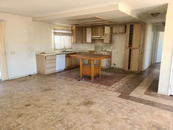 Thermal, CA 92274,1064 Treasure DR