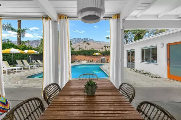 633 S Canon DR, Palm Springs, CA 92264