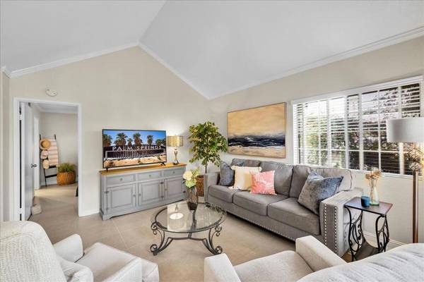 2700 Lawrence Crossley RD #83, Palm Springs, CA 92264