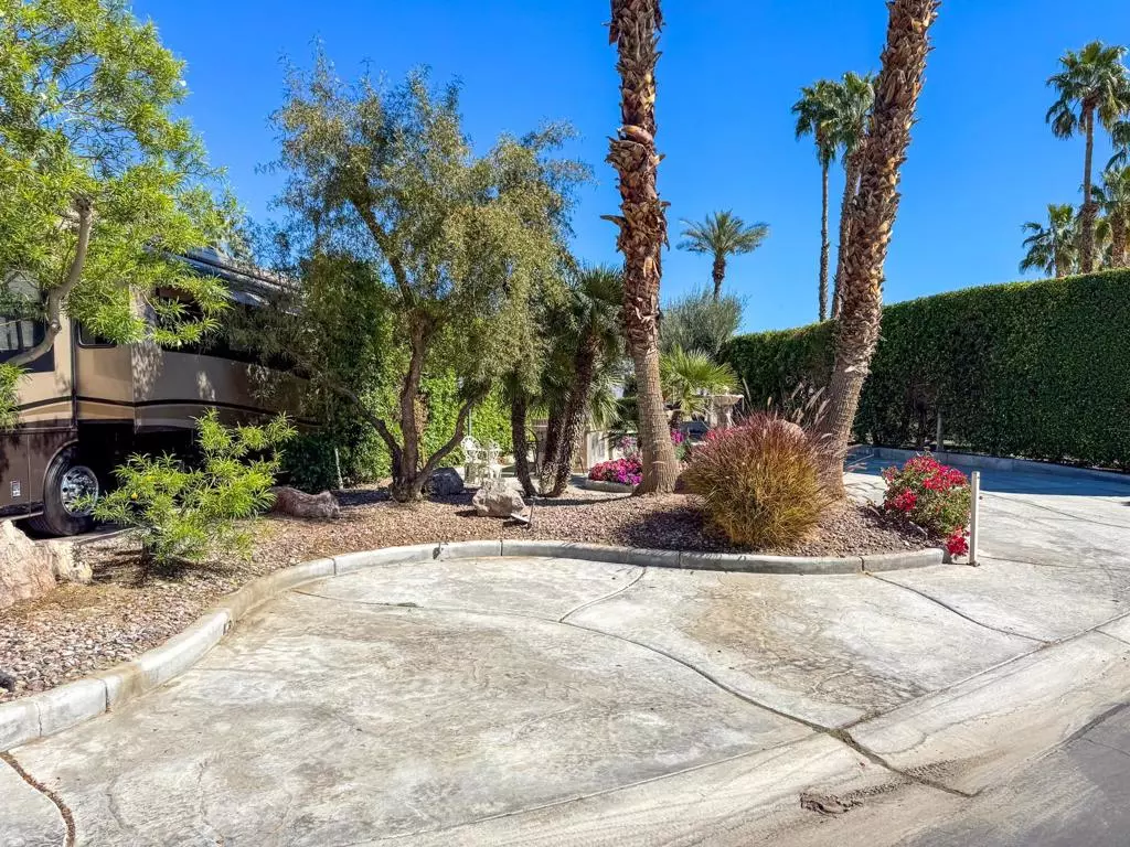 Indio, CA 92201,80394 Avenue 48 #353