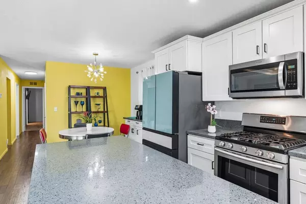 Palm Springs, CA 92264,315 Kona LN