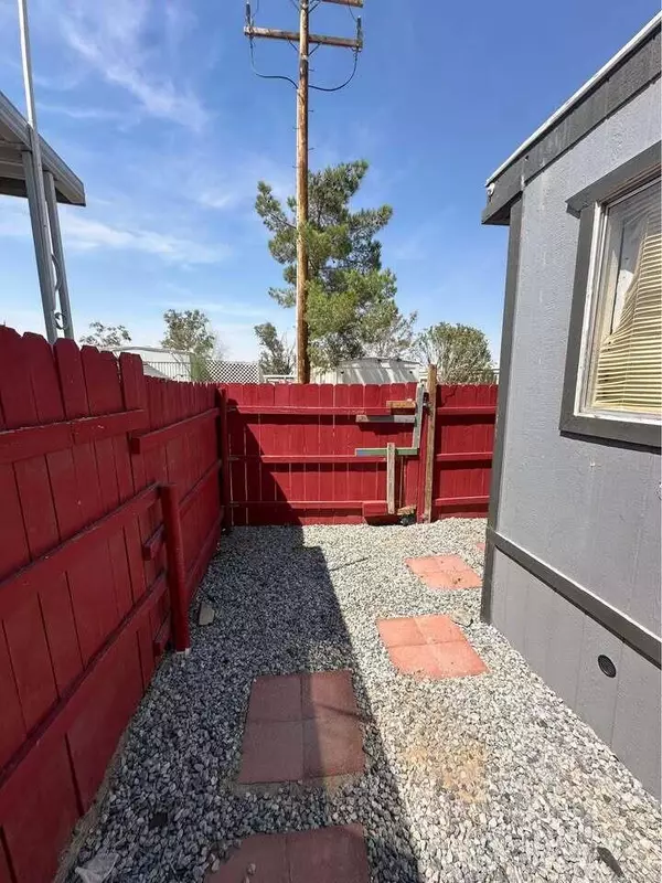 29 Palms, CA 92277,6854 Adobe ST #38