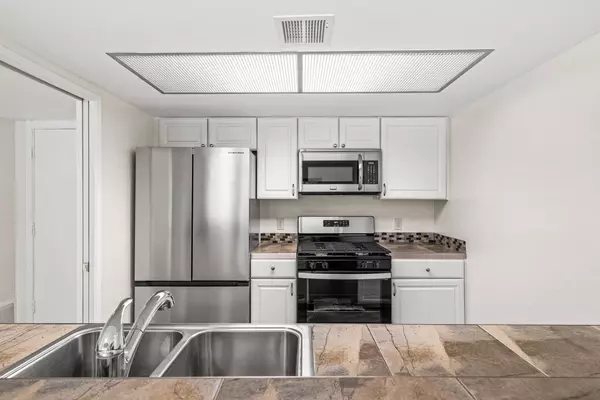 Palm Springs, CA 92262,453 E Via Escuela #511