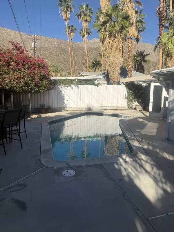 Palm Springs, CA 92264,111 Canyon Rock RD