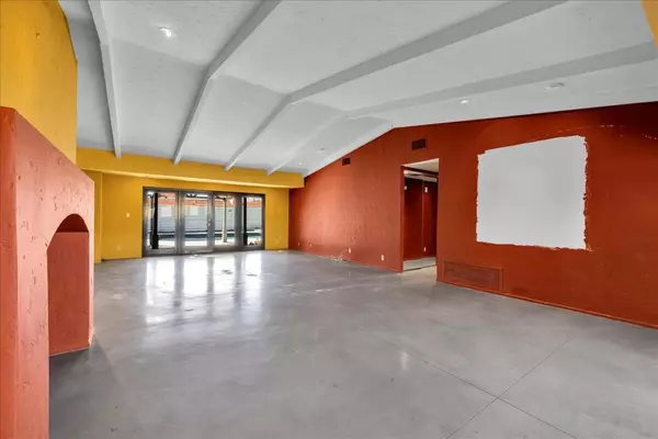 Palm Springs, CA 92262,1913 E Amado RD