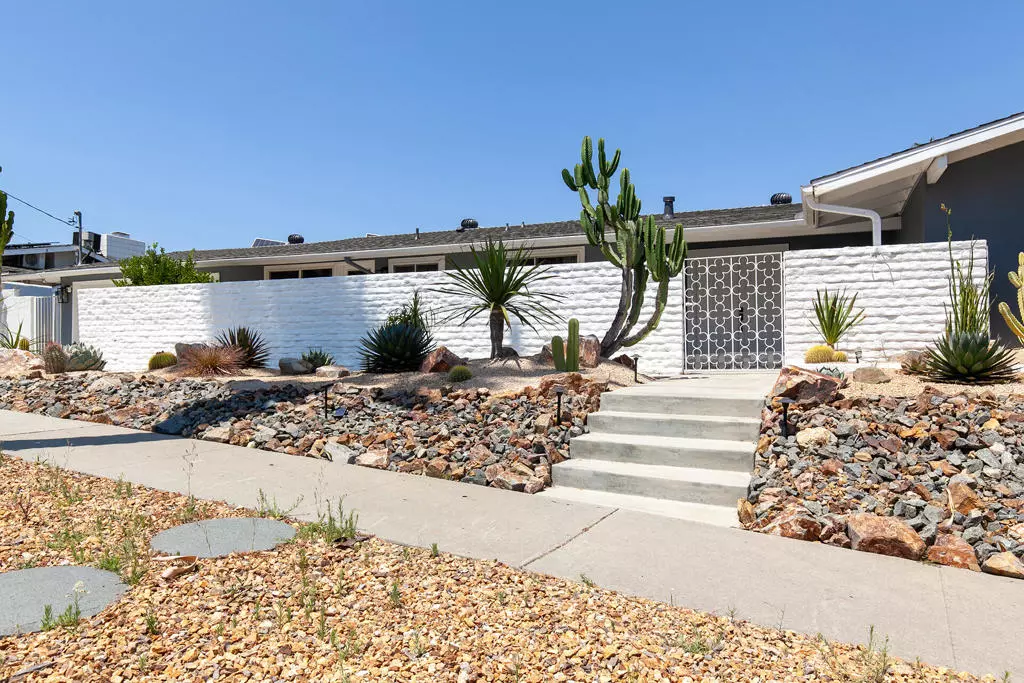 La Mesa, CA 91942,9360 Monona DR