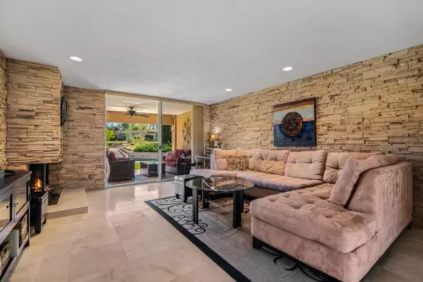 Palm Desert, CA 92260,72887 El Paseo #601