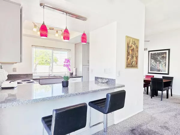 Palm Springs, CA 92264,5920 Paradise PLZ