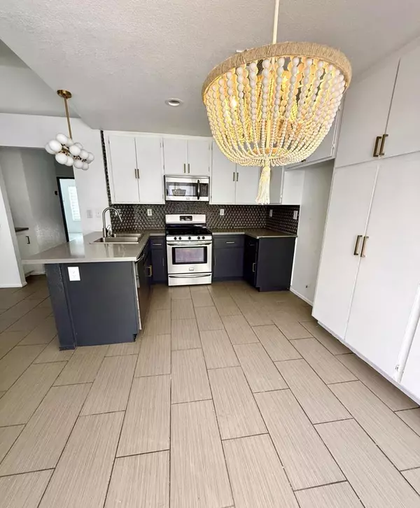 Palm Desert, CA 92211,40855 Sandy Gale LN