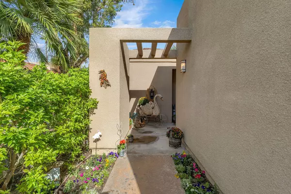 Rancho Mirage, CA 92270,165 Lake Shore DR
