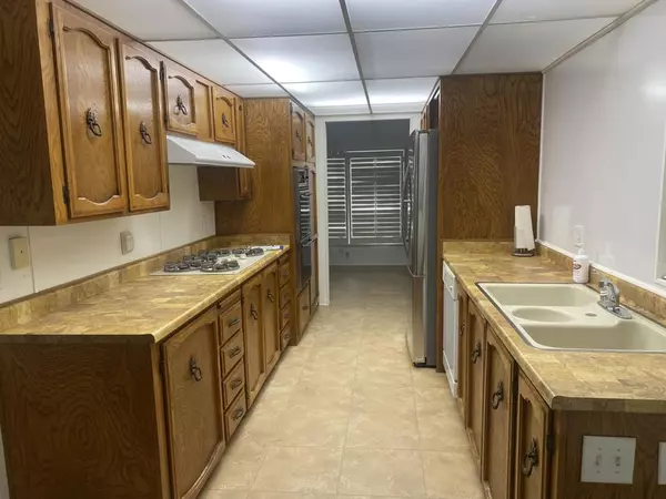 Palm Desert, CA 92260,39641 Desert Greens DR E