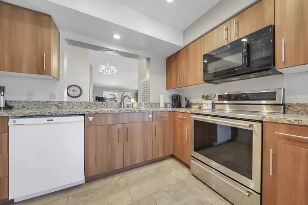 Palm Desert, CA 92211,450 Desert Falls DR N