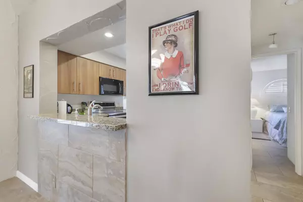 Palm Desert, CA 92211,450 Desert Falls DR N