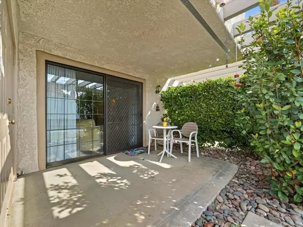 2001 Camino Parocela E #O-107, Palm Springs, CA 92264